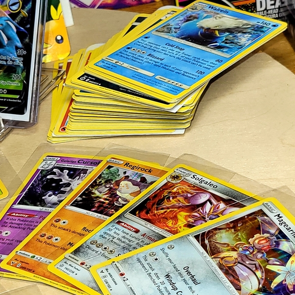 2 Pokémon 2012 Vintage Promo Packs Holo *Sealed* Possible Charizard + 100 Cards - Picture 7 of 7